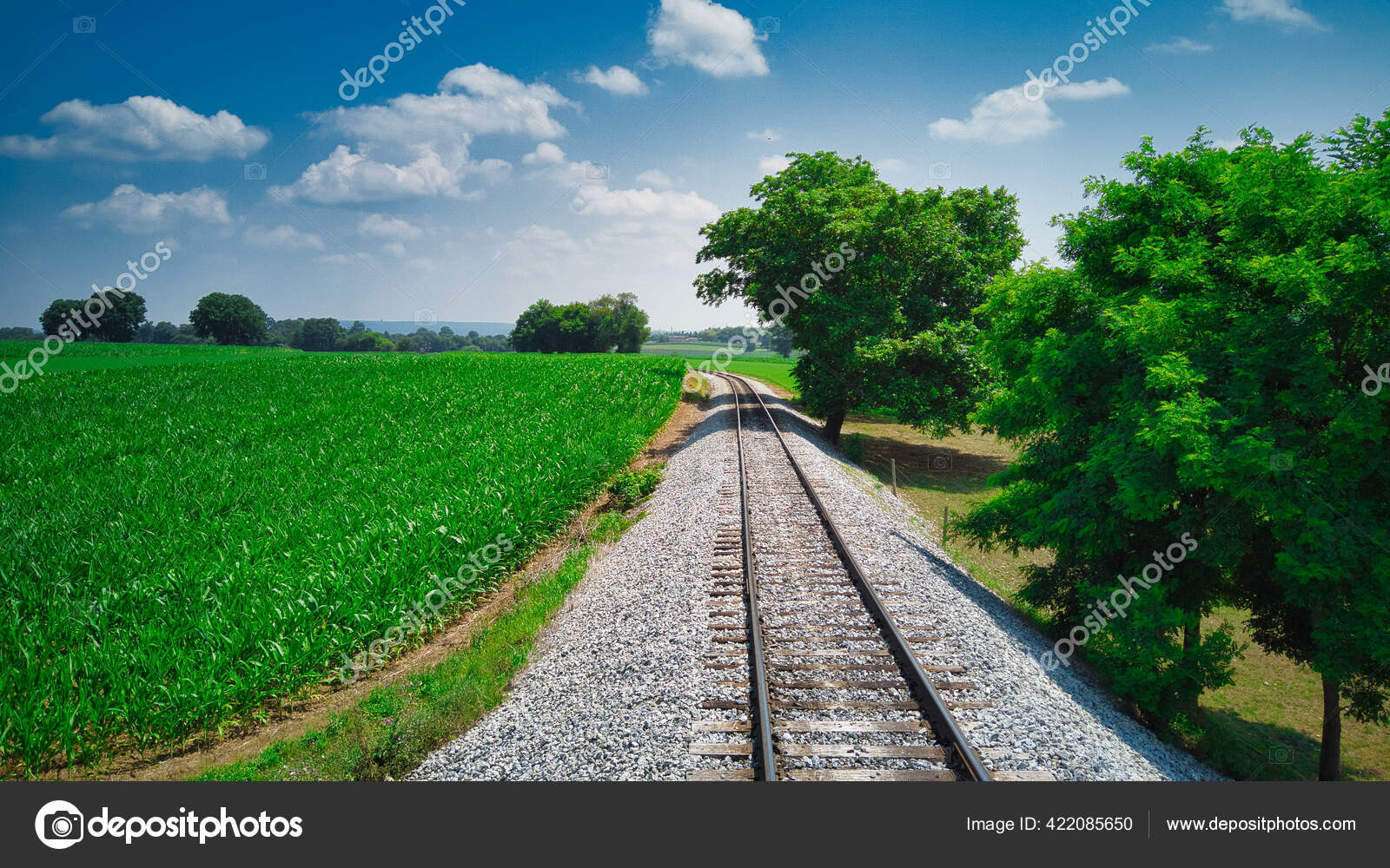 Old Rail Road Track Going Thru Countryside Sunny Day — Stock Photo