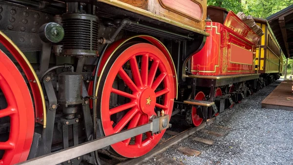 Engrenagem de acionamento de locomotiva a vapor dos anos 1960 — Fotografia de Stock