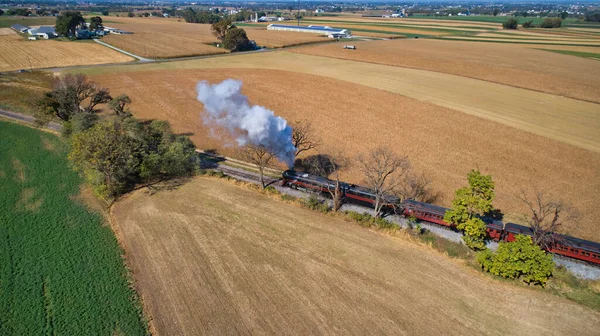 Aerial View of a felújított antik gőz Vontató személygépkocsik — Stock Fotó