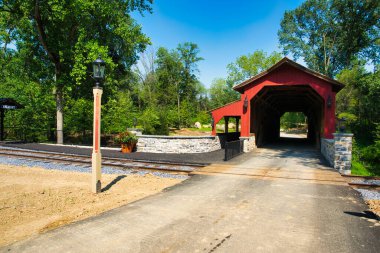 Demiryolu Pisti Yakınındaki Yenilenmiş Bir Köprü
