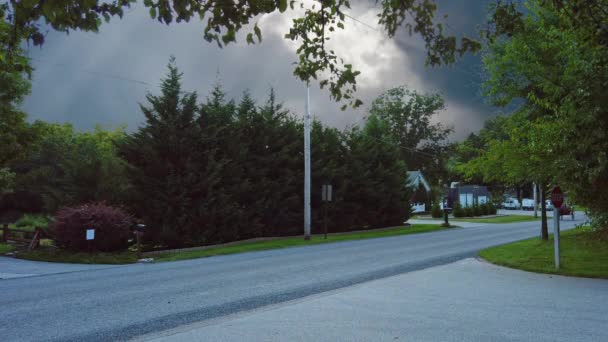 美国宾夕法尼亚州戈登维尔 2020年9月 一辆有青少年伴侣的开放式阿米什车在风暴到达前就出发回家了 — 图库视频影像