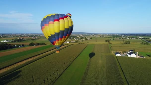 Luftaufnahme Eines Heißluftballons Der Während Eines Festivals Einem Sonnigen Sommertag — Stockvideo