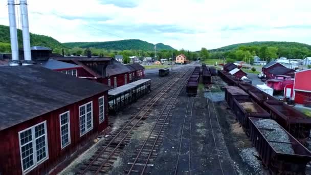 Μια Εναέρια Άποψη Ενός Εγκαταλειμμένου Περιορίστε Gauge Coal Rail Road — Αρχείο Βίντεο