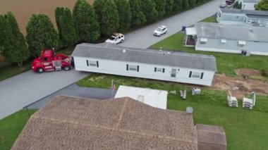 Gordonville, Pennsylvania, Haziran 2021 - Mobil Ev İnsansız Hava Aracı, Üretilmiş Ev veya Prefabrik Ev Park 'tan Çıkarıldı 