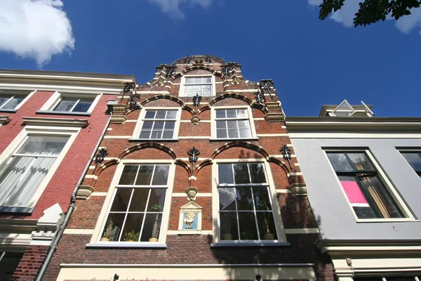 Facade of historical Delft houses — Stock Photo, Image