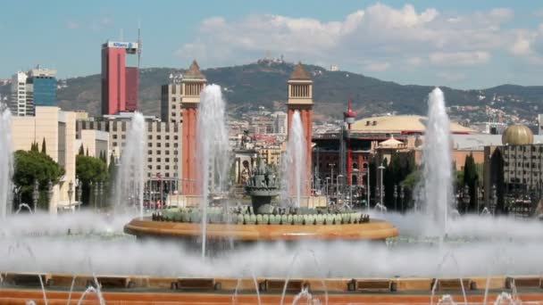 Fountain at Placa Espagna in Barcelona — Stock Video