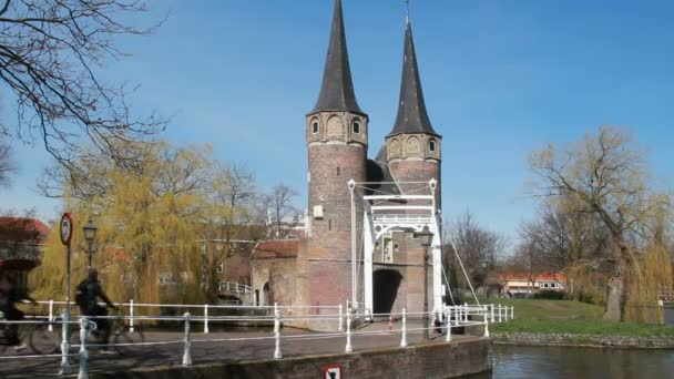 Oostpoort gate i Delft, Holland — Stockvideo