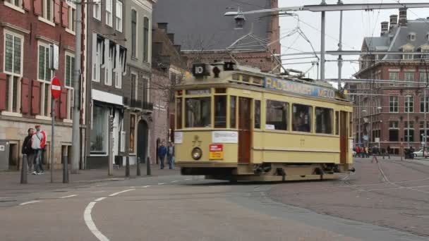 Historische tram in Den Haag, Holland — Stockvideo