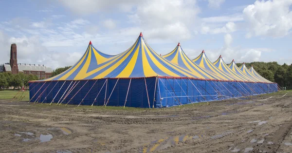 Grote kleurrijke circustent — Stockfoto