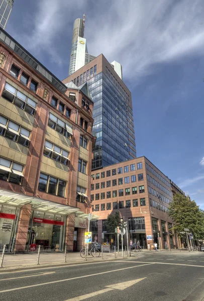 Edifícios de escritórios em Frankfurt Street — Fotografia de Stock