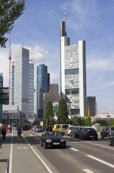 Frankfurt'ta bulunan trafik — Stok fotoğraf