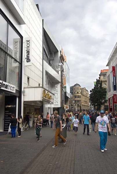 Głównej ulicy handlowej w Kolonii, Niemcy — Stok fotoğraf