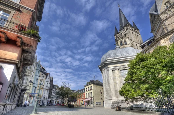 Piazza davanti alla cattedrale di Aquisgrana in Germania — Foto Stock