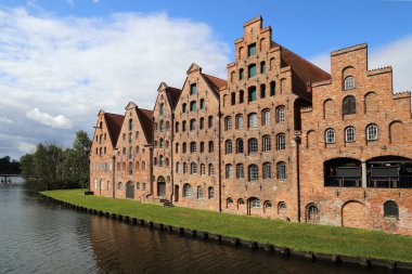 Lubeck, Almanya 'daki Trave nehri boyunca uzanan altı tuz deposu.