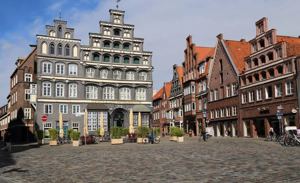 Luneburg Tyskland Juli 2019 Historiska Byggnader Och Människor Går Sande — Stockfoto