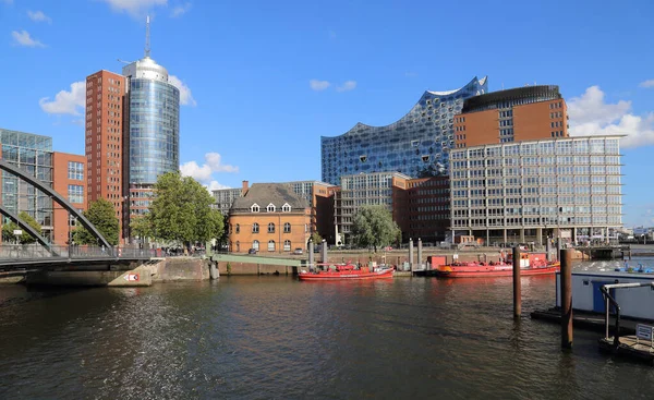 Hamburg Deutschland Juli 2019 Historische Boote Und Moderne Bürogebäude Alten — Stockfoto