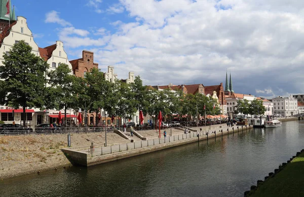 Lubeck Duitsland Juli 2019 Historische Gebouwen Restaurants Aan Trave Lubeck — Stockfoto