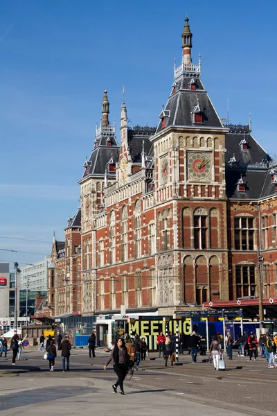 Амстердам Голландія Жовтня Люди Центральному Вокзалі Амстердама — стокове фото