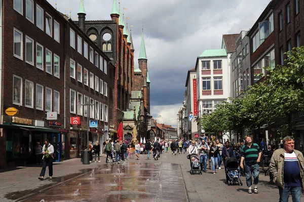 Lubeck Німеччина Липня 2019 Люди Гуляють Вулицями Міста Брейт Штрассе Ліцензійні Стокові Фото