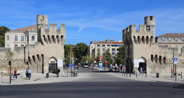 Avignon Franciaország 2019 Szeptember Old Gate City Wall People Walking — Stock Fotó