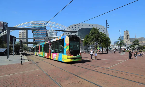 Rotterdam Niederlande Juli 2018 Farbige Straßenbahn Und Fußgänger Zentrum Von — Stockfoto