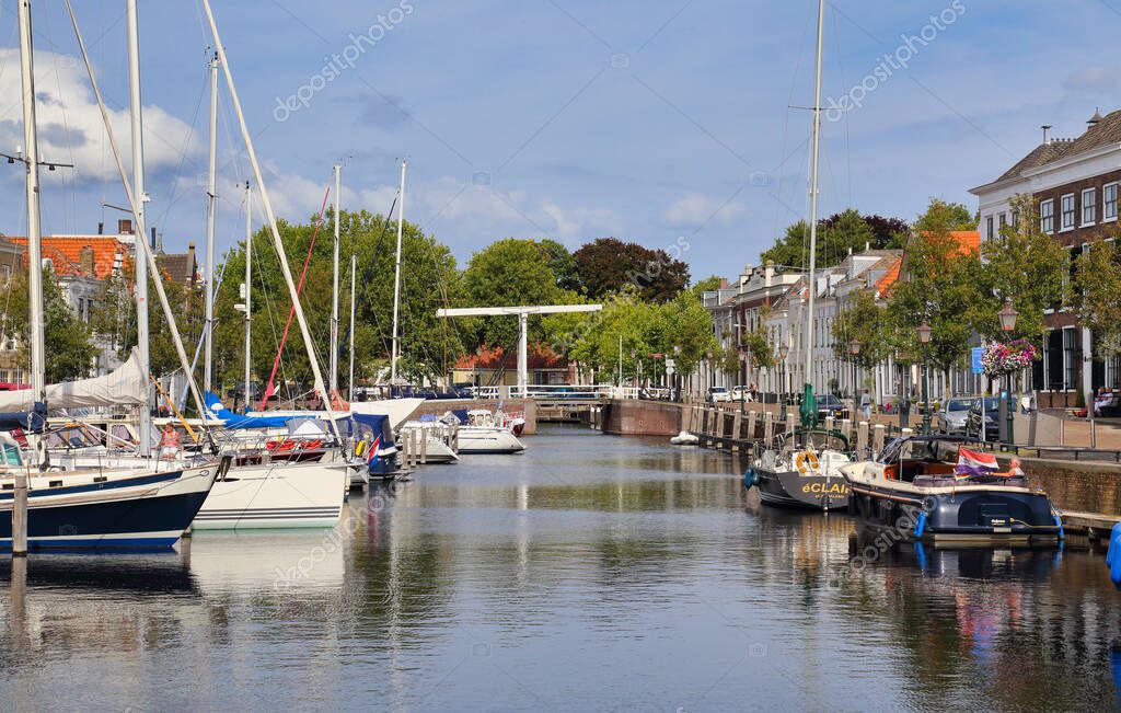 Goes, Países Bajos 24 de agosto de 2107 Veleros yacen en el