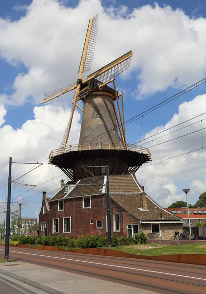 Historisk Väderkvarn Och Himmel Med Moln Delft Holland — Stockfoto