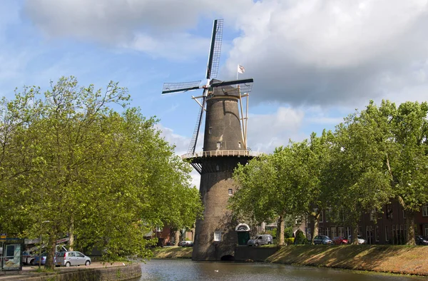 Grote Stenen Windmolen Aan Een Gracht Schiedam — Stockfoto