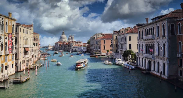 Венеція Італія Вересня 2018 Човни Гранд Каналі Церква Санта Марія — стокове фото