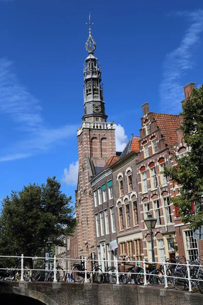 Leiden Nederländerna Augusti 2018 Kyrkan Och Andra Historiska Byggnader Kanal — Stockfoto