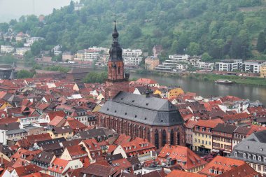 Heidelberg Manzarası ve Heiliggeist Kilisesi, Kutsal Ruh Kilisesi, ve Heidelberg, Almanya 'da Neckar Nehri