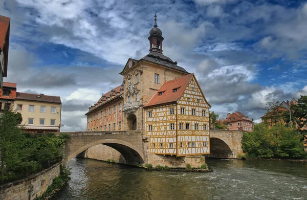Hôtel Ville Historique Bamberg Sur Pont Traversant Rivière Regnitz Allemagne — Photo