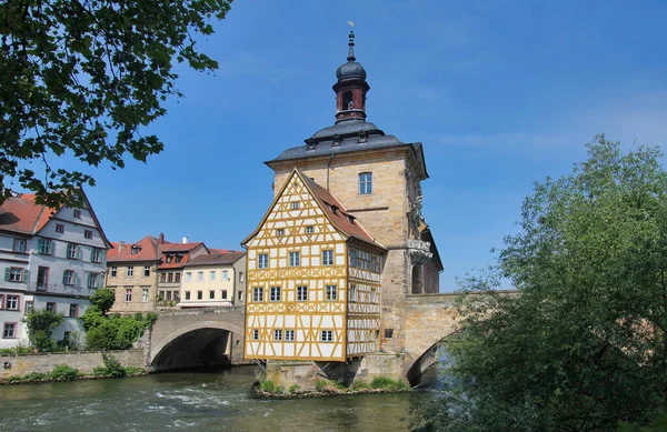 Tarihsel Bamberg Belediye Binası Almanya Nın Regnitz Nehri Üzerindeki Köprüde — Stok fotoğraf