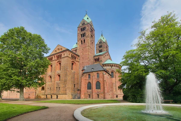 Kathedraal Van Speyer Duitsland Een Fontein Het Aangrenzende Park — Stockfoto