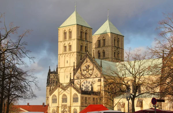 Собор Святого Павла Мюнстере Германия Зимой Солнечный Свет Темными Дождями — стоковое фото