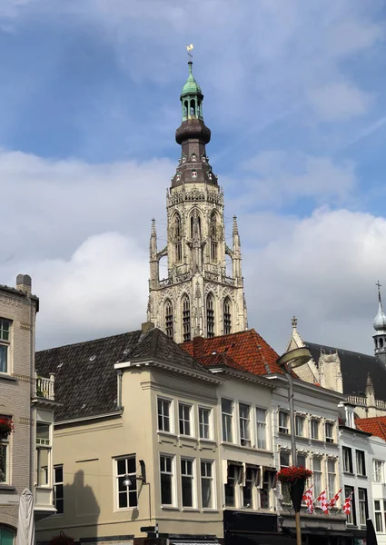 Torre Della Chiesa Gotica Grote Kerk Sopra Case Storiche Breda — Foto Stock