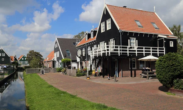 Ιστορικά Ξύλινα Σπίτια Στο Παλιό Ψαροχώρι Marken Ολλανδία — Φωτογραφία Αρχείου