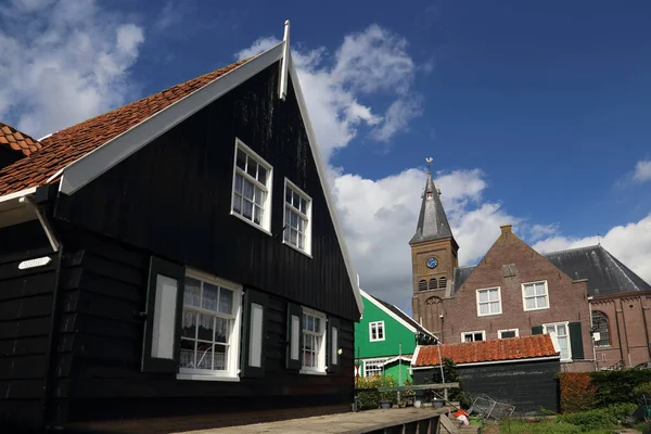 Historische Kirche Und Holzhäuser Alten Fischerdorf Marken Holland — Stockfoto