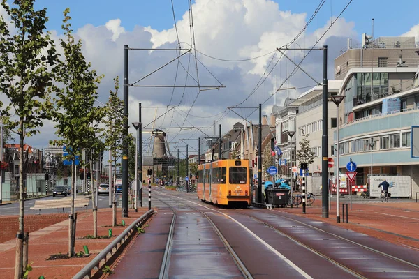 Delft Niederlande August 2018 Orangefarbene Straßenbahn Der Erneuerten Phoenixstraat Delft — Stockfoto