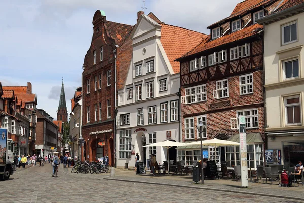 Luneburg Alemania Julio 2019 Gente Camina Una Calle Comercial Con — Foto de Stock