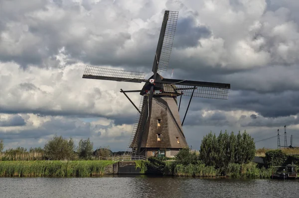 Traditional Windmill Rural Landscape Cloudy Dutch Sky Kinderdijk Rotterdam Holland — Stock Photo, Image