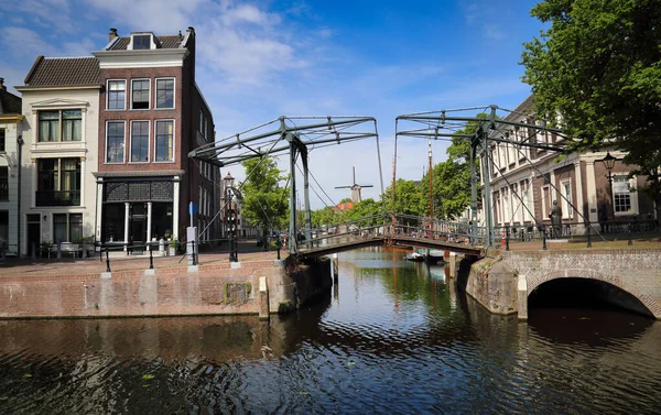 Ponte Levadiça Histórica Através Canal Moinho Vento Schiedam Holanda — Fotografia de Stock