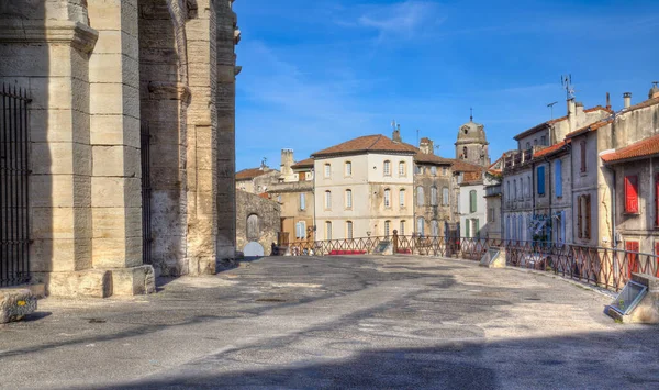 Casas Históricas Rodean Antiguo Anfiteatro Romano Arles Francia —  Fotos de Stock