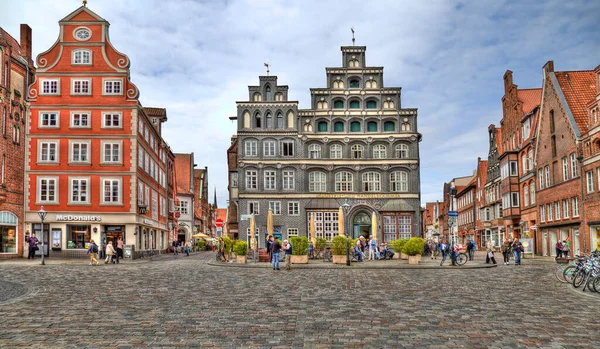 Luneburg Německo Července 2019 Historické Budovy Lidé Procházející Náměstí Sande — Stock fotografie