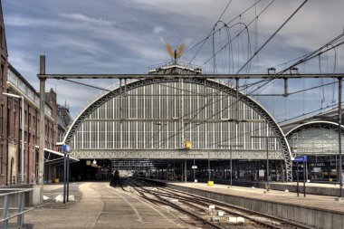 Amsterdam Merkez İstasyonu'na