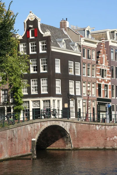 Мост в Амстердаме — стоковое фото