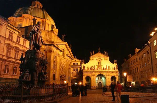 Prag kiliseler geceleri — Stok fotoğraf