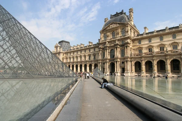 Le Louvre — Photo