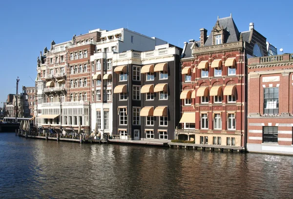 Maisons du canal d'Amsterdam — Photo