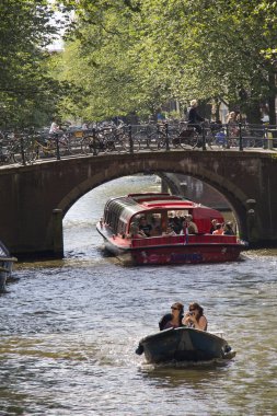 Amsterdam'da turistler